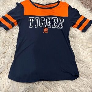5th & Ocean Detroit Tigers women’s medium Tee - Navy and Orange